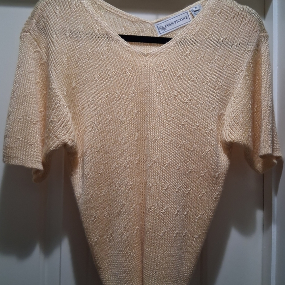 Beautiful Vintage Evan Picone Soft Yellow Short Sleeved Knit Top Size Medium